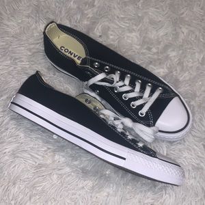 Converse Size 8.5 Men’s or 10.5 Women’s
